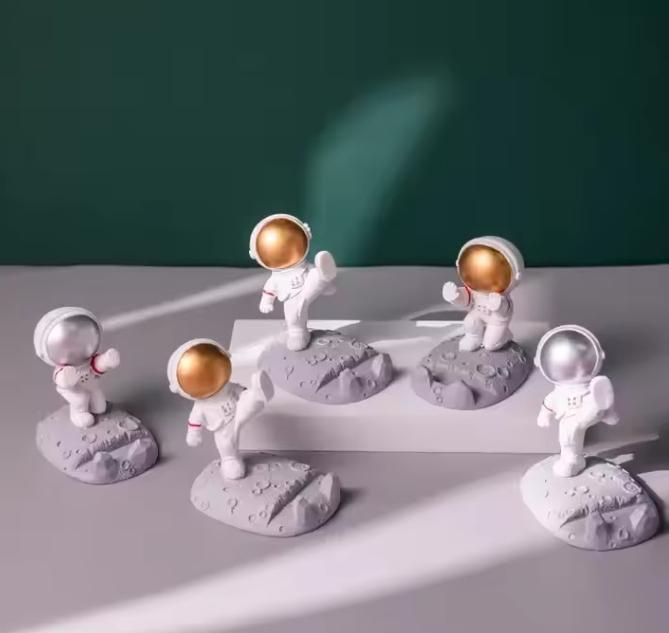 Nordic Style Astronauts Mobile Phone Stand Holder - Urban India
