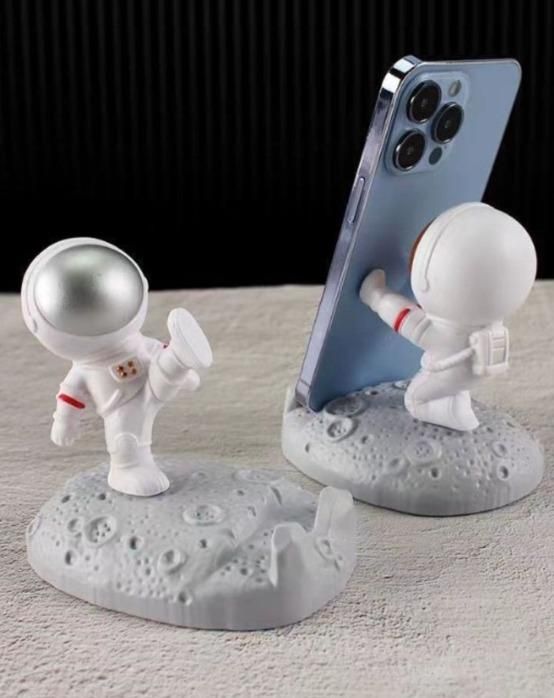 Nordic Style Astronauts Mobile Phone Stand Holder - Urban India